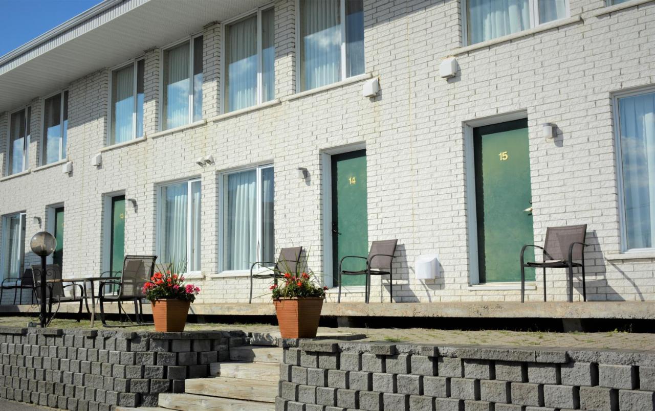 Motel Quatre Saisons Forestville Exterior foto
